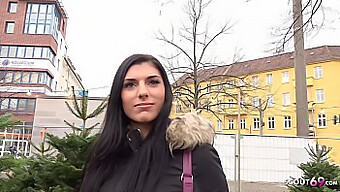 Kristal Amore, Ein 20-Jähriges Deutsches Girl, Wird Von Einem Echten Straßencasting Abgeschleppt Und Gefickt