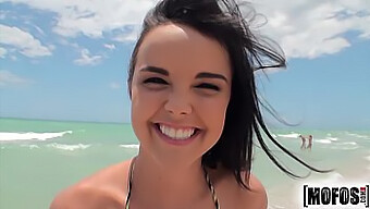 Pengalaman Anal Pertama Dillion Harper Dalam Video Porno Solo