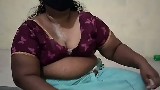 Une belle sud-indienne aux gros seins se déshabille dans des vidéos chaudes partie 3