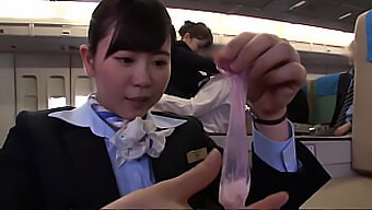 Une Jolie Japonaise Rasée En Lingerie Se Fait Baiser La Chatte