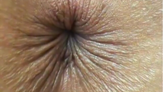 Close-up intenso de twinking anal na webcam