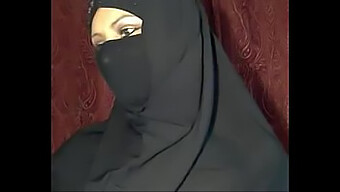 Arabic Beauty Haleema'S Hot Solo Show On Webcam