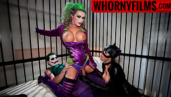 Joker Và Catwoman Tham Gia Vào Một Cuộc Tình Ba Nóng Bỏng Với Một Cô Gái Ngực Bự - Whorny Films