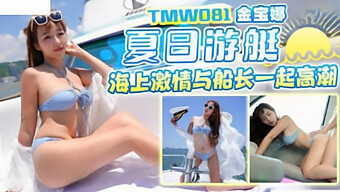 Cô Gái Trẻ Châu Á Trong Bikini Trải Nghiệm Một Cú Xuất Tinh Trên Du Thuyền