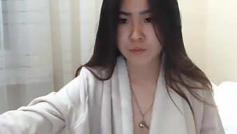 Amateur Korean Girl Reaches Orgasm On Camera