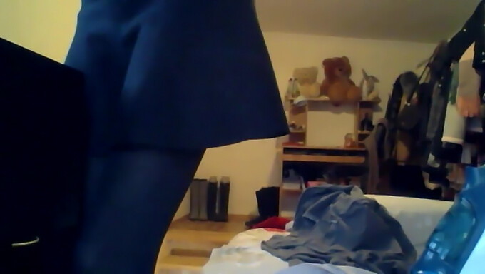 Unintentional exposure: Teen girl caught on webcam wearing pantyhose