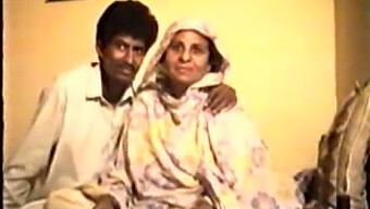 Classic Pakistani Couple'S Homemade Lovemaking In Retro Style