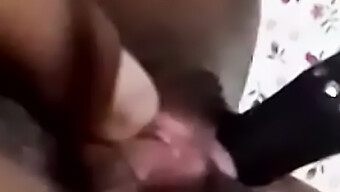 Erkek Arkadaşım Ve Ben Seks Oyuncaklarıyla Sıcak Bir Video Sohbeti Yapıyoruz