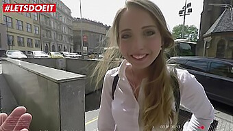 Vidéo Pov De La Jeune Russe Anya Akulova Profitant D'Une Grosse Bite Pendant Un Voyage