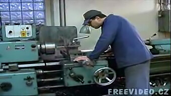 Amateur Czech woman gets penetrated on a lathe