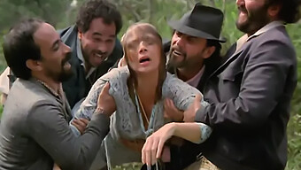 Aşağılama Ve Şeffaf Giysiler Içeren Vintage Avrupa Filmi