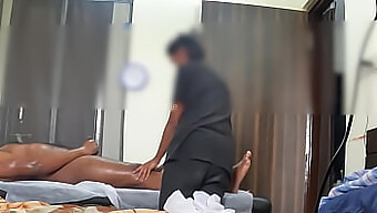 La Séance De Massage Coquine De Bobygirl4 Capturée Sur Caméra Cachée