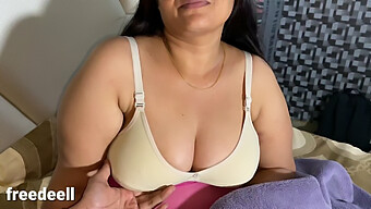 Kakak Tiri Mendapatkan Handjob Sensual Dari Kakaknya Di India