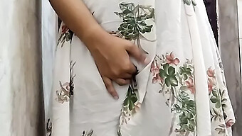 Indian Homemaker Explores Anal Pleasure With Self-Pleasure