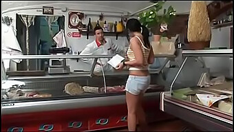 Una Milf Scandalosa Viene Scopata Duramente E Riceve Una Sborrata In Faccia In Un Film Completo