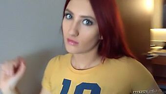 Teen Lesbičky Si Užívají Intimní Pov Lízání Obličeje A Lízání Kundičky