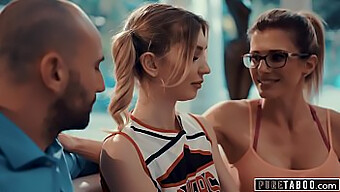 Genç Cheerleader'In Koçu Ve Kocasıyla Yasak Üçlü