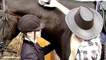 Aneta en Mya genieten van wederzijds plezier op een ranch in een erotische lesbische video