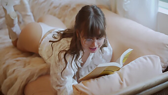 Študent Riley Reid Nemôže Odolať Fantázii O Nej Počas Štúdia Literatúry.