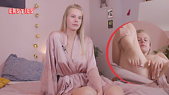 Blonde Jolien Menikmati Permainan Solo Dengan Lingerie Dan Fesyen Kaki