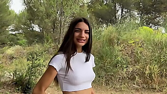 Giovane ragazza francese sperimenta un intenso inserimento anale in un video di casting