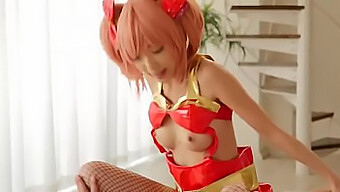 Remaja cosplayer Jepang Mika A dalam video 4k HD