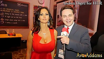 Payudara Ava Addams terpampang penuh dalam video ini