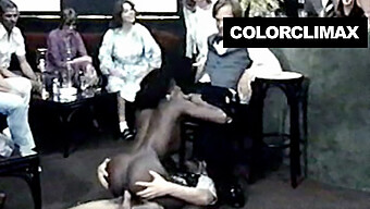 Fantasía Interracial Con Teens Peludas Y Jóvenes En La Discoteca